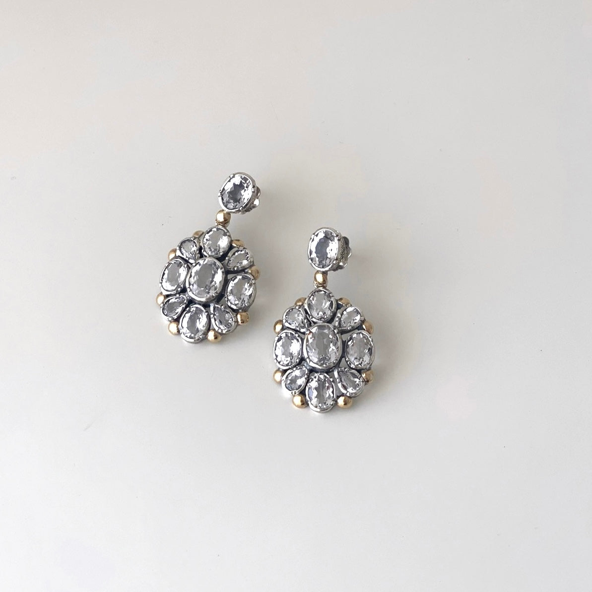 Brinco flor cristal Rocha e ouro